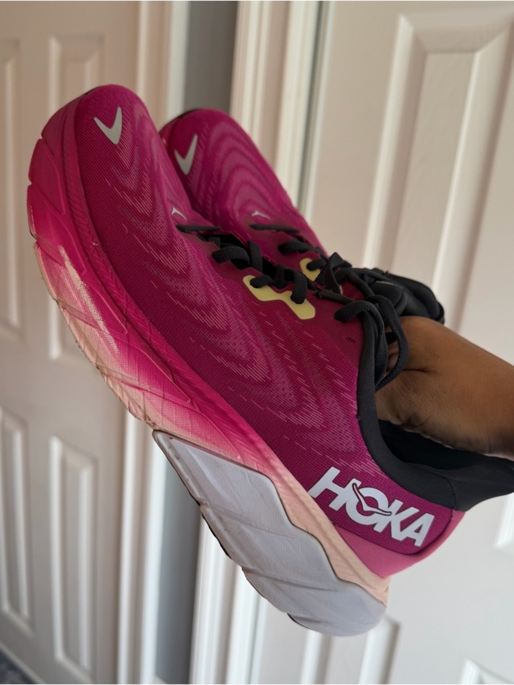 Hoka Arahi 6 Running Shoes Festival Fuchsia/Ibis
Rose Size: 9.5B - Picture 11 of 12